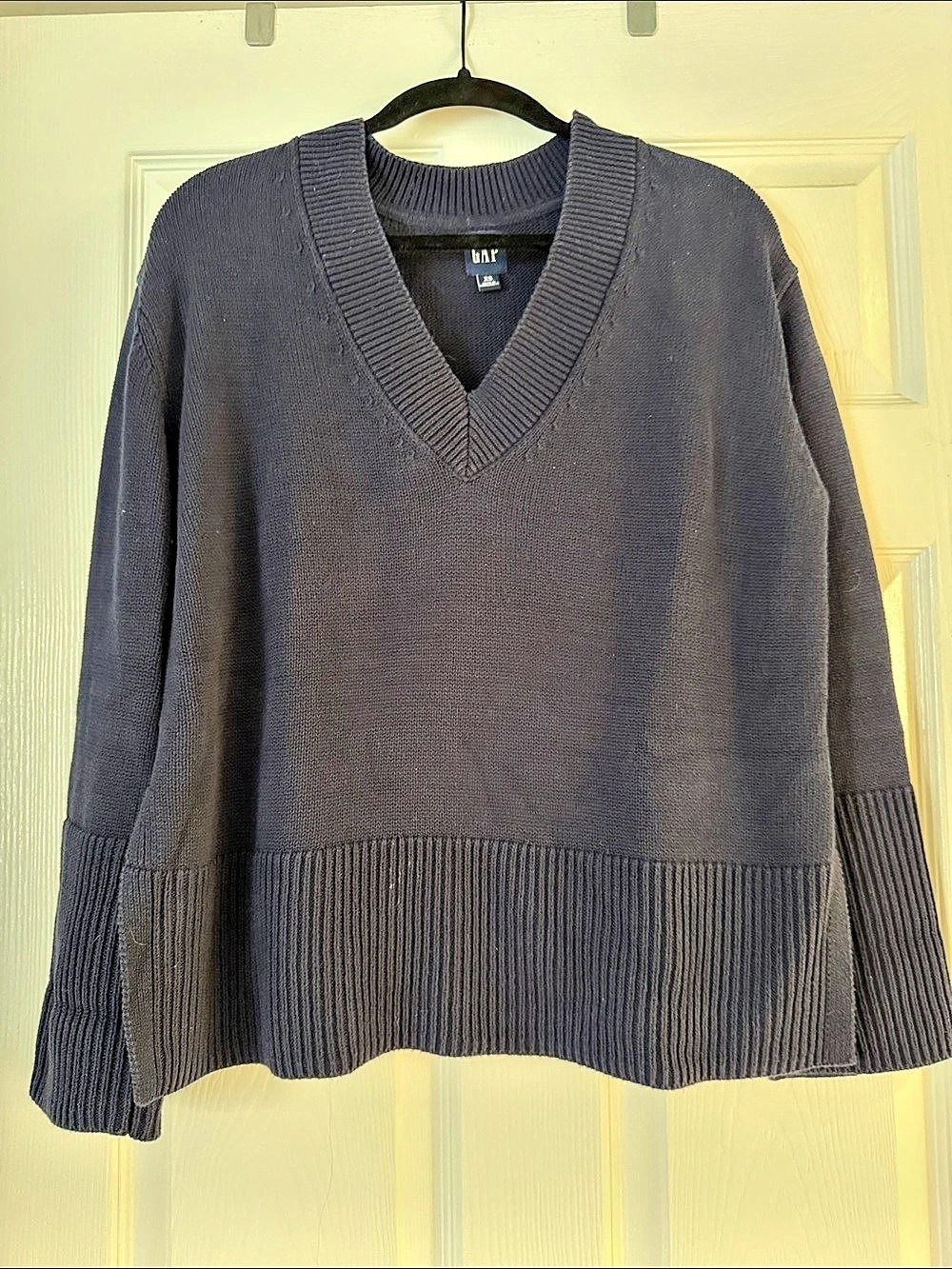 GAP Cotton V-Neck Sweater in Navy Size XS
